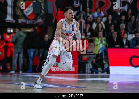 Varese, Italien. 08. April 2023. Colbey Ross #4 von Pallacanestro Varese OpenJobMetis in Aktion während der LBA Lega Basket Ein reguläres Saisonspiel 2022/23 zwischen Pallacanestro Varese OpenJobMetis und Unahotels Reggio Emilia in Palasport Lino Oldrini. Endstand: Varese 81:85 Reggiana. Kredit: SOPA Images Limited/Alamy Live News Stockfoto