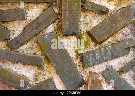 Plankenzement Grunge House Wand. Außergewöhnliches architektonisches Design Stockfoto