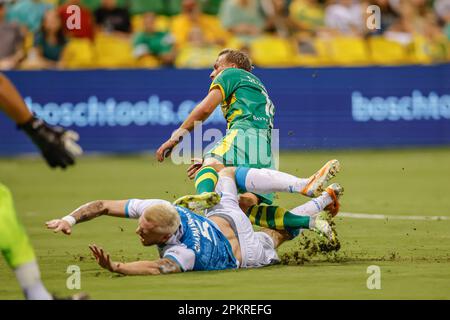 St. Petersburg, FL: Der Verteidiger des Miami FC Callum Chapman-Page (5) zeigt auf der Folie Tampa Bay Rowdies Forward Felix Schröter (10) während eines USL-Fußballspiels, Sa Stockfoto