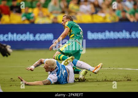 St. Petersburg, FL: Der Verteidiger des Miami FC Callum Chapman-Page (5) zeigt auf der Folie Tampa Bay Rowdies Forward Felix Schröter (10) während eines USL-Fußballspiels, Sa Stockfoto