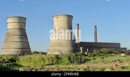 Athlone Power Station, ein stillgelegtes Kraftwerk in Kapstadt, Südafrika. Stockfoto
