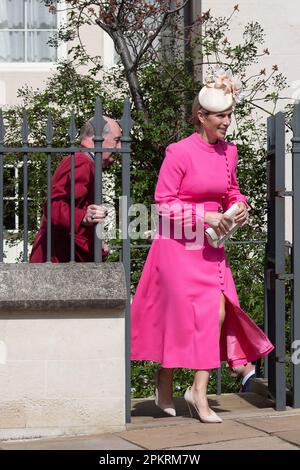 Windsor, Berkshire, Großbritannien. 9. April 2023. Zara Tindall nach der Teilnahme an der Ostersonntagmorgen-Messe in der St. George's Chapel im Windsor Castle. Kredit: Maureen McLean/Alamy Live News Stockfoto