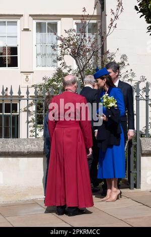 Windsor, Berkshire, Großbritannien. 9. April 2023. Der Prinz von Wales und seine Familie, nachdem sie am Ostersonntagmorgen an der St. George's Chapel in Windsor Castle teilgenommen haben. Kredit: Maureen McLean/Alamy Live News Stockfoto