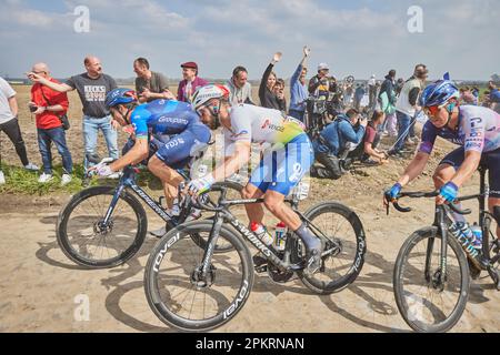 Frankreich. 09. April 2023. PARIS - ROUBAIX 120. Ausgabe Sonntag, 9. April 1. Van der poel M. (ADC) 5:28'41' 2. Philipsen J. (ADC) 46' 3. Van aert W. (TJV) 46 Min. Kredit: Phil Crow/Alamy Live News Stockfoto