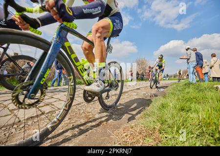 Frankreich. 09. April 2023. PARIS - ROUBAIX 120. Ausgabe Sonntag, 9. April 1. Van der poel M. (ADC) 5:28'41' 2. Philipsen J. (ADC) 46' 3. Van aert W. (TJV) 46 Min. Kredit: Phil Crow/Alamy Live News Stockfoto