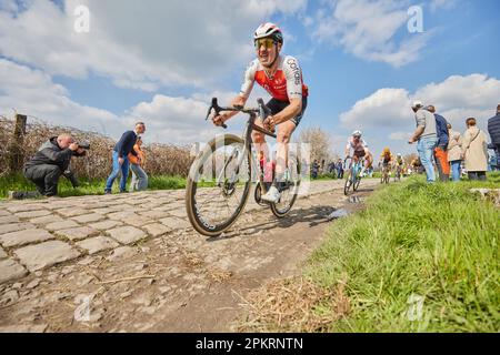 Frankreich. 09. April 2023. PARIS - ROUBAIX 120. Ausgabe Sonntag, 9. April 1. Van der poel M. (ADC) 5:28'41' 2. Philipsen J. (ADC) 46' 3. Van aert W. (TJV) 46 Min. Kredit: Phil Crow/Alamy Live News Stockfoto