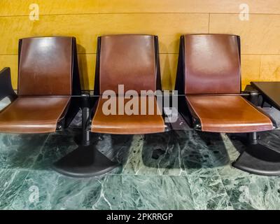 Palacio de Exposiciones y Congresos de Granada, Spanien. Sitzgelegenheiten. Stockfoto