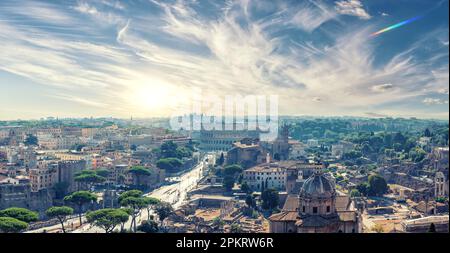 Skyline-Blick auf den Kapitolshügel, forum romanum, Kolosseum, Rom, Italien Stockfoto