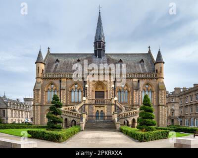 Die Westfassade des McManus: Dundee's Art Gallery and Museum in Dundee, Schottland. Stockfoto