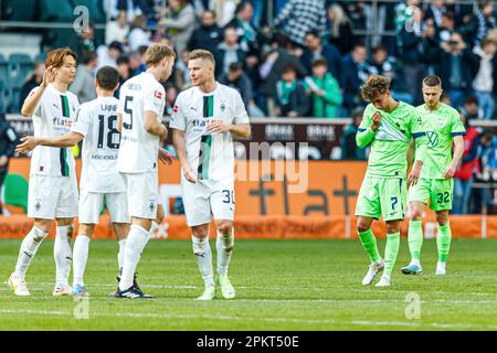 Mönchengladbach, Deutschland. 09. April 2023. firo : 04/09/2023, Fußball, 1. Liga, 1. Bundesliga, Staffel 2022/2023, Borussia Mönchengladbach - VfL Wolfsburg Luca Waldschmidt (VfL Wolfsburg) unzufrieden, enttäuscht, deprimiert, frustriert, nach der letzten Pfeife, Ende des Spiels, Kredit: dpa/Alamy Live News Stockfoto