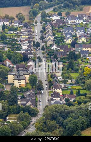 Luftaufnahme, Hauptstraße im Stadtteil Freiberg in Holzwickede, Ruhrgebiet, Nordrhein-Westfalen, Deutschland, Deutschland, Europa, Holzwickede, Luftfotografie, Stockfoto