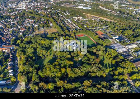 Luftaufnahme, Parkhotel Herne im Stadtgarten von Herne und Sportplatz des FC Herne 1957 im Bezirk Herne-Mitte in Herne, Ruhrgebiet, Nordrhein-Westfalen Stockfoto