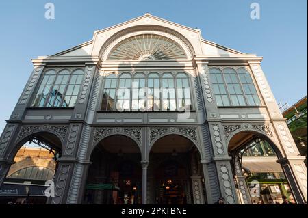 Das südliche Portico der Floral Hall am Borough Market, Southwark, Großbritannien Stockfoto