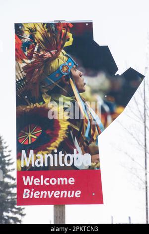 Willkommen im Schild der Provinz Manitoba an der Grenze zwischen Manitoba und Saskatchewan in Kirkella, Manitoba, Kanada Stockfoto