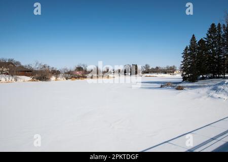 Blick auf den See von der Schwingbrücke in Wolseley, Saskatchewan, Kanada Stockfoto