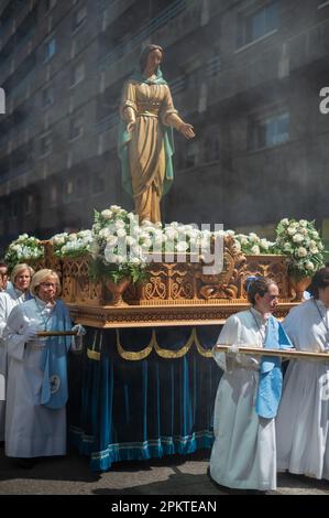 Glorreiche Begegnung (Encuentro Glorioso) am Ostersonntag in den Straßen von Saragossa, Aragon, Spanien Stockfoto