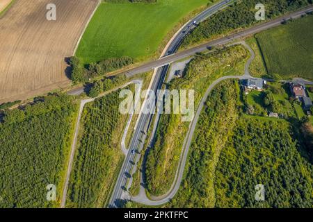 Luftaufnahme, Eisenbahnbrücke über die Warendorfer Straße im Bezirk Bockum-Hövel in Hamm, Ruhrgebiet, Nordrhein-Westfalen, Deutschland, Brücke, DE, EUR Stockfoto