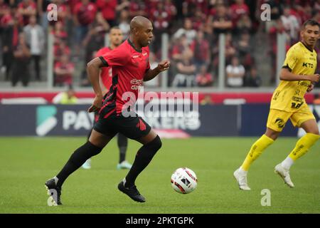 Curitiba, Brasilien. 09. April 2023. Fernandinho während des Athletico x FC Cascavel, Campeonato Paranaense 2023-Finale, Spiel im Estádio Joaquim Américo Guimarães in Curitiba, PR. Kredit: Carlos Pereyra/FotoArena/Alamy Live News Stockfoto