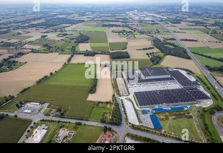 Luftaufnahme, Wiesen und Felder im Logistikzentrum Edeka und geplante Autobahnverbindung im Bezirk Rhynern in Hamm, Ruhrgebiet, Nordrhein-Westfalen Stockfoto