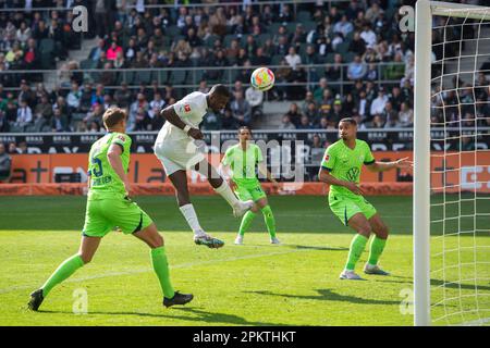 Marcus THURAM (MG) erreicht das Tor mit einem Kopfball, Action, Fußball 1. Bundesliga, 27. Spieltag, Borussia Monchengladbach (MG) - VfL Wolfsburg (WOB) 2:0, am 9. April 2:0 2023 in Borussia Monchengladbach / Deutschland . #DFL-Vorschriften verbieten die Verwendung von Fotografien als Bildsequenzen und/oder quasi-Video # Stockfoto