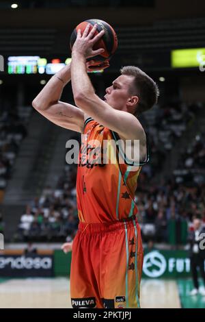 BADALONA, SPANIEN - 9. APRIL: Martin Hermannsson von Valencia Basket während des Spiels der ACB Liga Endesa zwischen Joventut Badalona und Valencia Basket im Palau Municipal D´Esports de Badalona am 9. April 2023 in Badalona, Spanien (Foto von David Ramirez/DAX Images) Stockfoto