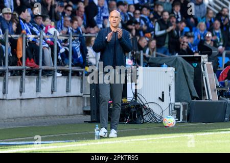 Bochum, Deutschland. 09. April 2023. Coach Thomas LETSCH (BO) applaudiert, applaudiert, applaudiert, klatscht in die Hände, applaudiert, applaudiert, applaudiert, Fußball 1. Bundesliga, 27. Spieltag, VfL Bochum (BO) - VfB Stuttgart (S) 2:3 auf 09,04. 2023 in Bochum/Deutschland. Kredit: dpa/Alamy Live News Stockfoto