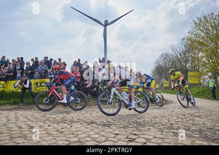 Frankreich. 09. April 2023. PARIS - ROUBAIX 120. Ausgabe Sonntag, 9. April 1. Van der poel M. (ADC) 5:28'41' 2. Philipsen J. (ADC) 46' 3. Van aert W. (TJV) 46 Min. Kredit: Phil Crow/Alamy Live News Stockfoto