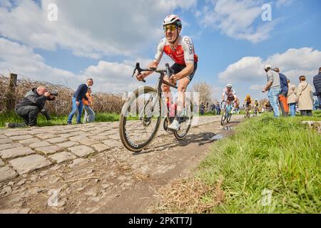 Frankreich. 09. April 2023. PARIS - ROUBAIX 120. Ausgabe Sonntag, 9. April 1. Van der poel M. (ADC) 5:28'41' 2. Philipsen J. (ADC) 46' 3. Van aert W. (TJV) 46 Min. Kredit: Phil Crow/Alamy Live News Stockfoto