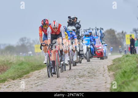 Frankreich. 09. April 2023. PARIS - ROUBAIX 120. Ausgabe Sonntag, 9. April 1. Van der poel M. (ADC) 5:28'41' 2. Philipsen J. (ADC) 46' 3. Van aert W. (TJV) 46 Min. Kredit: Phil Crow/Alamy Live News Stockfoto
