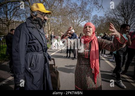 London, Großbritannien. 9. April 2023. Predigten, Debatten und Predigten in der Speakers' Corner, der öffentlich sprechenden nordöstlichen Ecke des Hyde Park. Kredit: Guy Corbishley/Alamy Live News Stockfoto