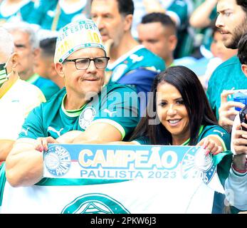 Sao Paulo, Brasilien. 09. April 2023. Fans während des Spiels zwischen Agua Santa und Palmeiras im Allianz Parque in Sao Paulo, Brasilien (Fernando Roberto/SPP) Guthaben: SPP Sport Press Photo. Alamy Live News Stockfoto