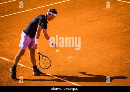 Estoril, Portugal. 09. April 2023. Casper Ruud von Norwegen spielt gegen Miomir Kecmanovic von Serbien während des Finales der Millennium Estoril Open 2023 - ATP 250 Tennis Turnier in Estoril. (Endstand: Casper Ruud 2:0 Miomir Kecmanovic) Kredit: SOPA Images Limited/Alamy Live News Stockfoto