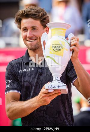 Estoril, Portugal. 09. April 2023. Casper Ruud aus Norwegen hält den ersten Platz bei den Millennium Estoril Open 2023 - ATP 250 Tennis Turnier. (Endstand; Casper Ruud 2:0 Miomir Kecmanovic) Kredit: SOPA Images Limited/Alamy Live News Stockfoto