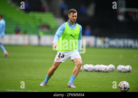 Melbourne, Australien. 10. April 2023. Abbildung: Aiden O'Neill (13) aus Melbourne City während des Warm-Up für das Heimspiel von Melbourne City gegen das New Zealand's Wellington Phoenix im Melbourne's AAMI Park. Kredit: Karl Phillipson/Alamy Live News Stockfoto