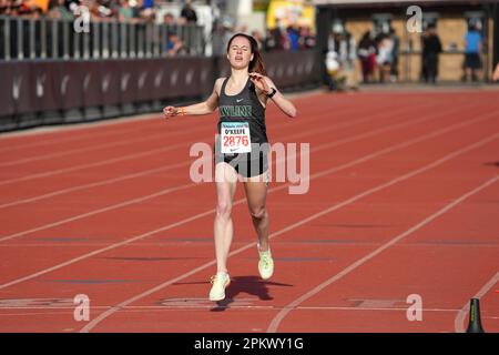 Rebecca O'Keefe von Skyline gewinnt die Girls Seed Mile in 4:48,24, während des Arcadia Invitational High School Meet am Samstag, den 8. April 2023, in Arcadia, Kalif. Stockfoto