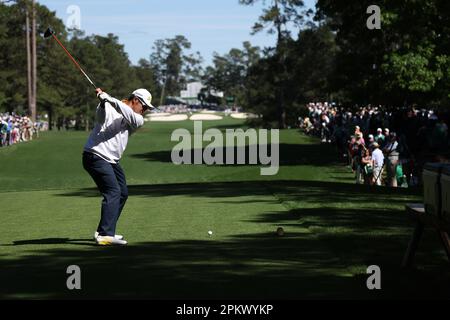 Japans Hideki Matsuyama auf dem 4.-Loch am 4. Tag des Golfturniers der 2023 Masters im Augusta National Golf Club in Augusta, Georgia, USA, am 9. April 2023. Kredit: Koji Aoki/AFLO SPORT/Alamy Live News Stockfoto