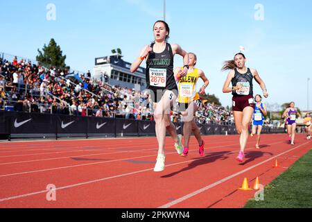 Rebecca O'Keefe von Skyline gewinnt die Girls Seed Mile in 4:48,24, während des Arcadia Invitational High School Meet am Samstag, den 8. April 2023, in Arcadia, Kalif. Stockfoto