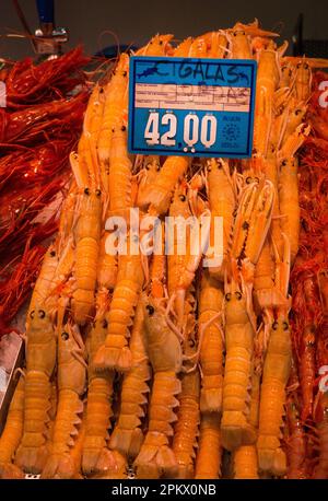 Frische Garnelen im „Mercado Central de Atarazanas“, Altstadt von Malaga, Andalusien, Costa del Sol, Spanien, Europa Stockfoto