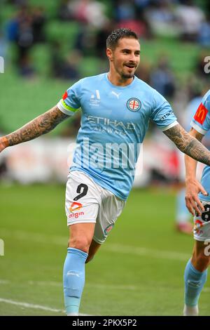 Melbourne, Australien. 10. April 2023 Melbourne City gegen Wellington Phoenix. Jamie McLaren, der Torschütze von Melbourne City, feiert das erste Tor der Stadt vor der Halbzeit während des Heimspiels der Stadt gegen New Zealand Side Wellington Phoenix. Credit Karl Phillipson/Alamy Live News Stockfoto