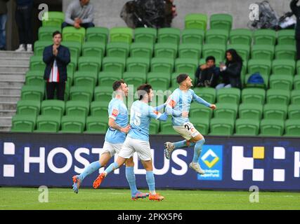 Melbourne, Australien. 10. April 2023 Melbourne City gegen Wellington Phoenix. Der Angreifer von Melbourne City, Marco TILIO, feiert sein zweites Tor für Melbourne City, nachdem Wellington Phoenix in der zweiten Hälfte des Ostermontags-Streits im AAMI Park auf zehn Männer reduziert wurde. Credit Karl Phillipson/Alamy Live News Stockfoto