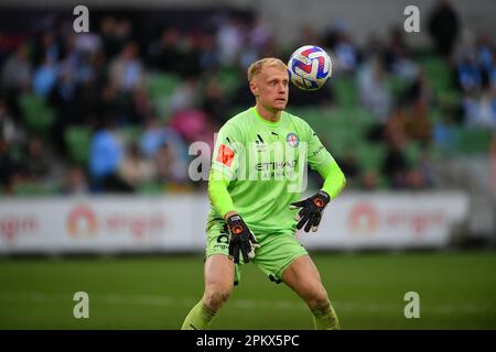 Melbourne, Australien. 10. April 2023 Melbourne City gegen Wellington Phoenix. Der Torwart von Melbourne City, Thomas Glover, beobachtet den Ball während des Spiels Melbourne City gegen Wellinton Phoenix im AAMI Park von Melbourne am Ostermontag. Credit Karl Phillipson/Alamy Live News Stockfoto