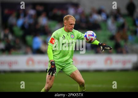 Melbourne, Australien. 10. April 2023 Melbourne City gegen Wellington Phoenix. Der Torwart von Melbourne City, Thomas Glover, beobachtet den Ball während des Spiels Melbourne City gegen Wellinton Phoenix im AAMI Park von Melbourne am Ostermontag. Credit Karl Phillipson/Alamy Live News Stockfoto