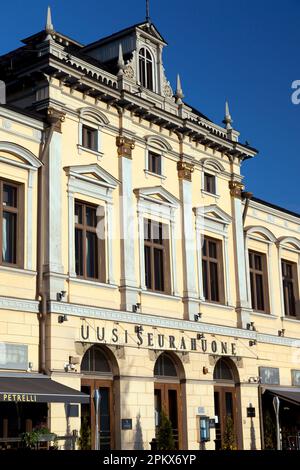 Finnland, Oulu, altes Gebäude auf dem Marktplatz, jetzt Restaurant „UUSI SEURAHUONE“. Stockfoto