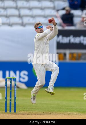 Derbyshire Captain Leus du Plooy Bowling ein County Championship Match zwischen Derbyshire und Worcestershire Stockfoto