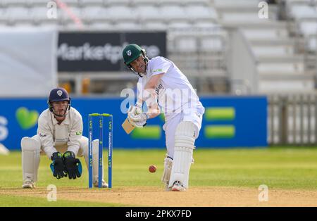 Jake Libby schlägt für Worcestershire in einem County Championship-Spiel gegen Derbyshire. Stockfoto