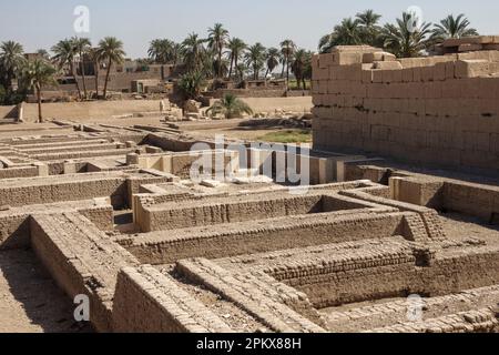 Zeitschriften im Todestempel von Seti I am Westufer des Nils in Luxor, Ägypten, Stockfoto