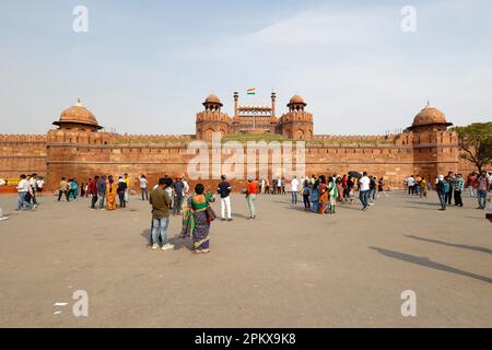 Rotes Fort und äußere Mauer, UNESCO-Weltkulturerbe, Delhi, Indien Stockfoto