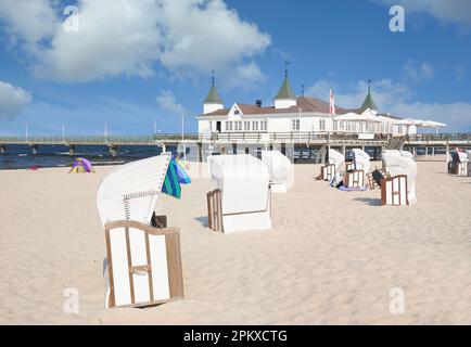 Strand und Pier von Ahlbeck auf Usedom, ostsee, Mecklenburg-Vorpommern, Deutschland Stockfoto