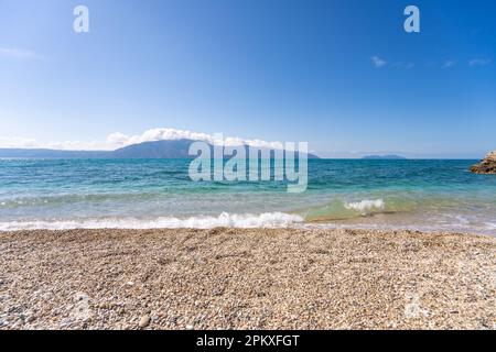 Albanien-Vlore-Kreis-Ksamil- Klarer Himmel über der albanischen Riviera im Sommer Stockfoto