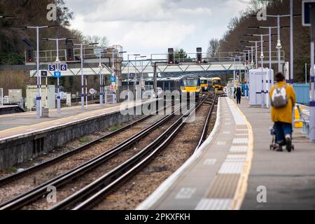 Der Bahnhof Orpington befindet sich an der südöstlichen Hauptlinie, die die Stadt Orpington im Londoner Stadtteil Bromley im Südosten Londons bedient. Es ist 13 Meilen 65 Ketten (22,2 km) die Linie runter von London Charing Cross und liegt zwischen Petts Wood und Chelsfield Stationen. Es ist in Travelcard Zone 6. Stockfoto